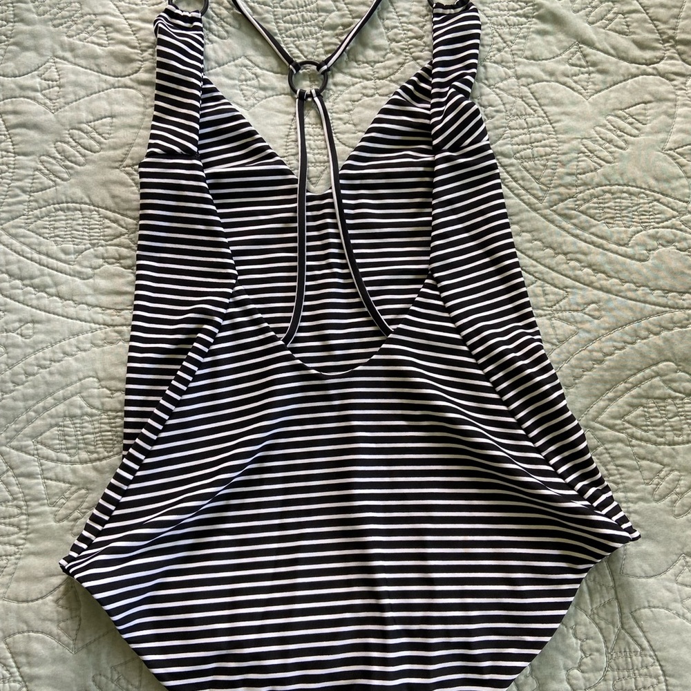 New, Mikoh one piece